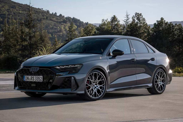 Представлены обновленные «заряженные» седан и хэтчбек Audi RS 3