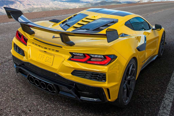 Новый Chevrolet Corvette ZR1 C8 оказался мощнее гиперкара Bugatti Veyron