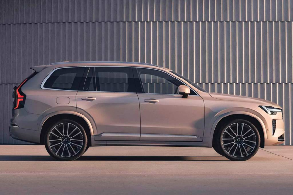 Шведы представили обновленный Volvo XC90 2025: это второй рестайлинг кроссовера