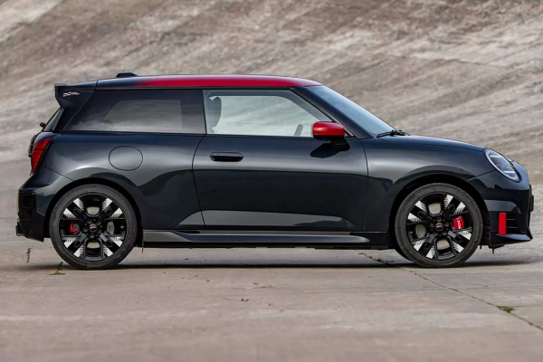 Электрический Mini Cooper E получил драйверскую версию JCW