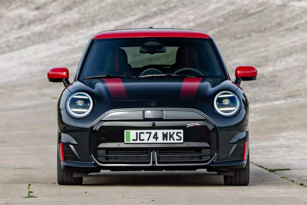 Электрический Mini Cooper E получил драйверскую версию JCW