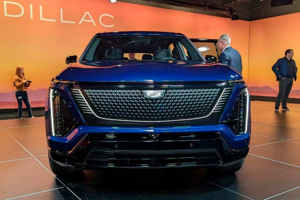 Американцы представили трехрядный электрический кроссовер Cadillac Vistiq