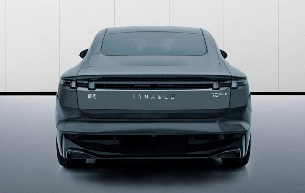 Lynk & Co 10 EM-P: гибридный седан на базе электрической модели Z10