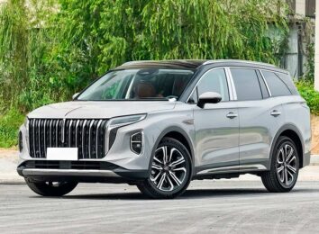 Новый Hongqi HS7 II второго поколения: объявлены российские цены