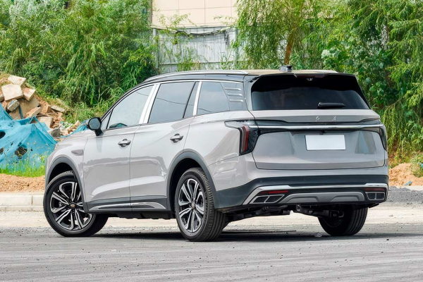 Новый Hongqi HS7 II второго поколения: объявлены российские цены