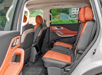 Новый Hongqi HS7 II второго поколения: объявлены российские цены