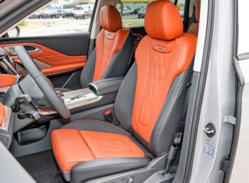 Новый Hongqi HS7 II второго поколения: объявлены российские цены