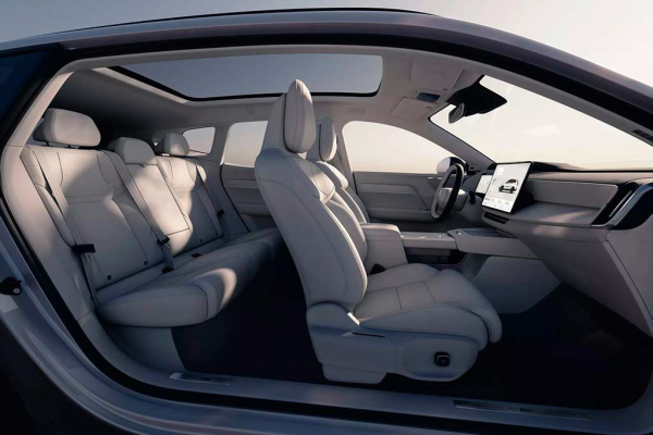 Шведы рассекретили дальнобойный гибридный кроссовер Volvo XC70 2026