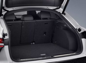 Для нового Audi Q3 III стала доступна купеобразная версия Sportback