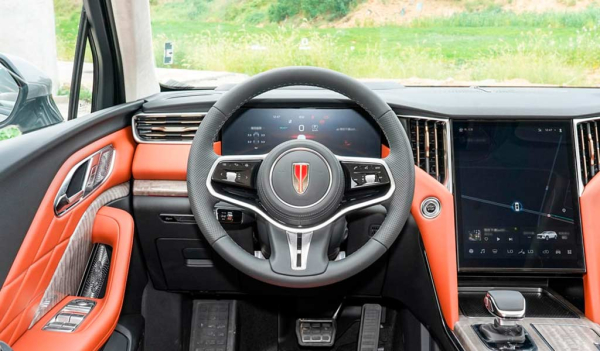 Новый Hongqi HS7 II второго поколения: объявлены российские цены