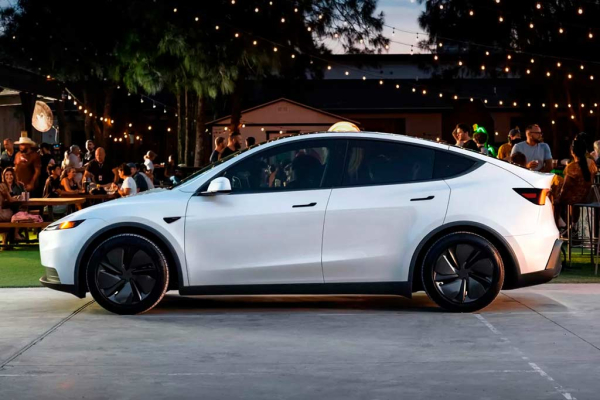 Кроссовер Tesla Model Y получил упрощенную версию Standard