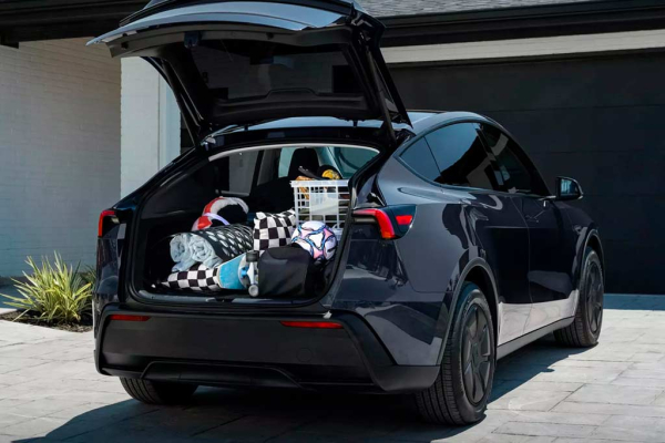 Кроссовер Tesla Model Y получил упрощенную версию Standard