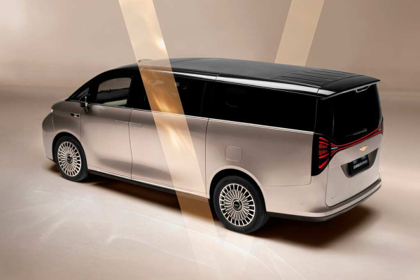 Компания Geely рассекретила гибридный минивэн Galaxy V900