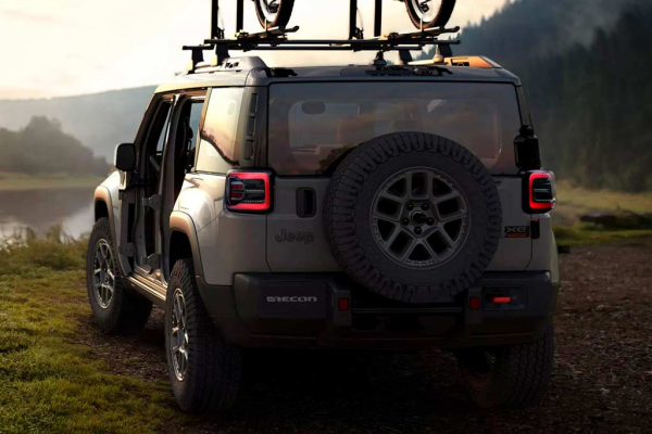 Компания Jeep официально представила электрический внедорожник Recon