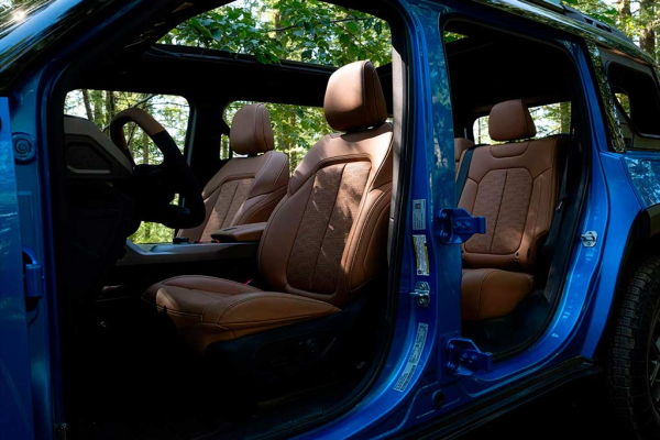 Компания Jeep официально представила электрический внедорожник Recon