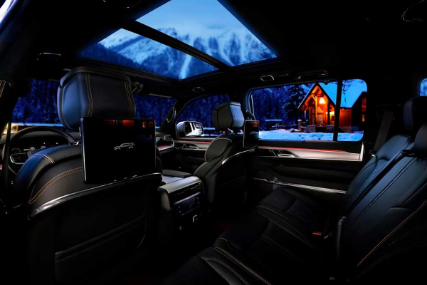 Американцы обновили флагманский внедорожник Jeep Grand Wagoneer