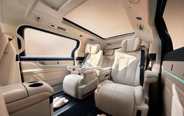 Компания Geely рассекретила гибридный минивэн Galaxy V900