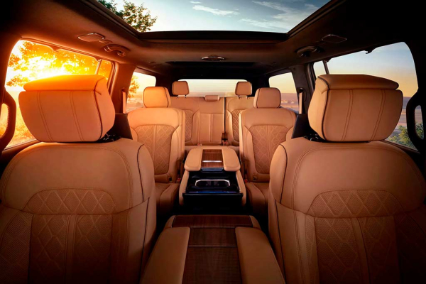 Американцы обновили флагманский внедорожник Jeep Grand Wagoneer