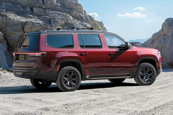 Американцы обновили флагманский внедорожник Jeep Grand Wagoneer