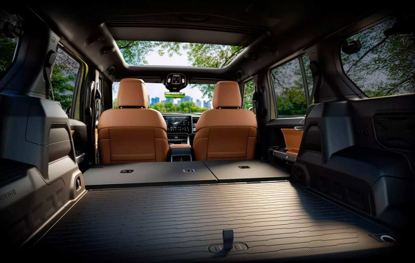 Компания Jeep официально представила электрический внедорожник Recon