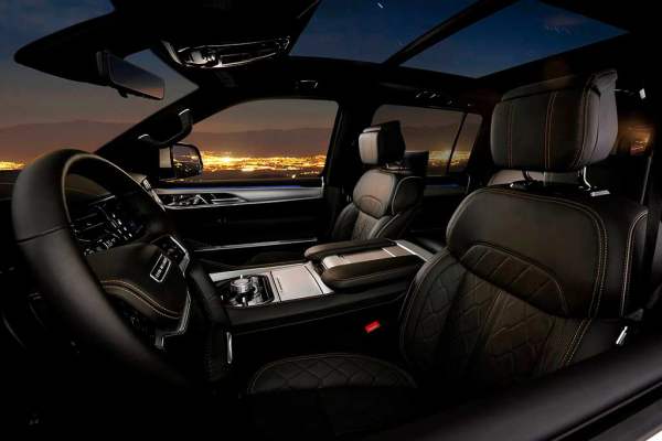 Американцы обновили флагманский внедорожник Jeep Grand Wagoneer