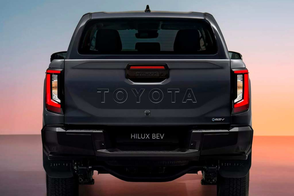 Пикап Toyota Hilux девятого поколения получил электрическую силовую установку