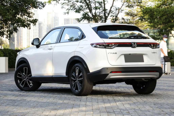 До России официально добрался кроссовер Honda Vezel II второго поколения До России официально добрался кроссовер Honda Vezel II второго поколения